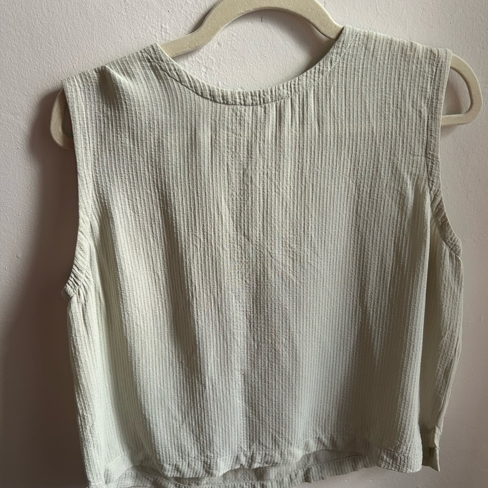 Eileen Fisher 100% Silk Textured Light GreebTank Top